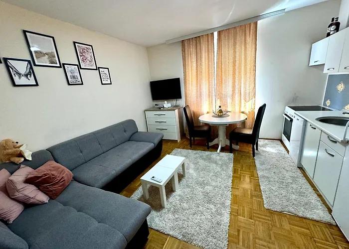 Lovely Apartment With Terrace/Divan Apartman Sa Terasom