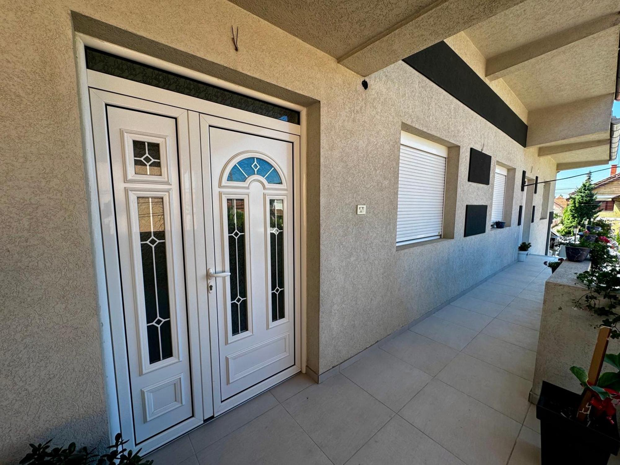 Lovely With Terrace/divan Sa Terasom Apartment