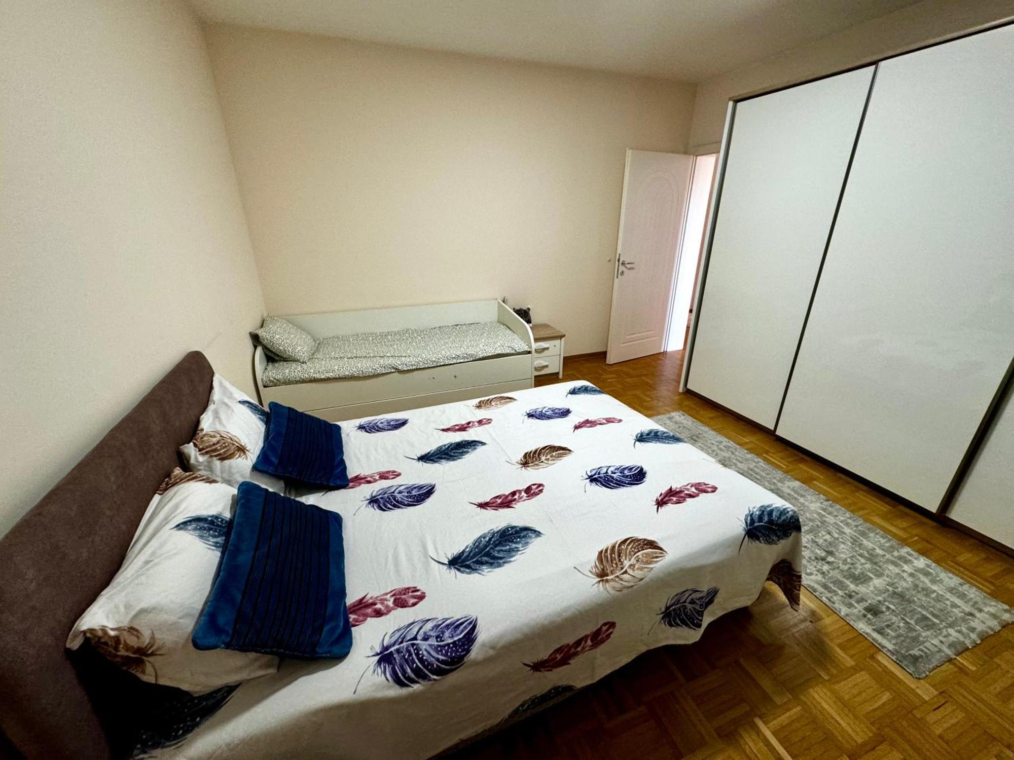 Apartment Lovely With Terrace/divan Sa Terasom Deveti Maj