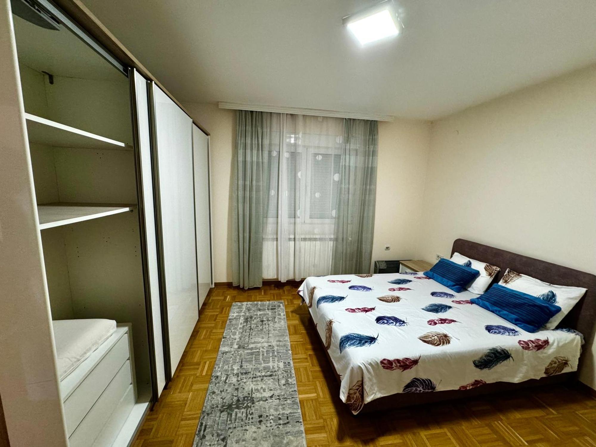 Apartment Lovely With Terrace/divan Sa Terasom Deveti Maj